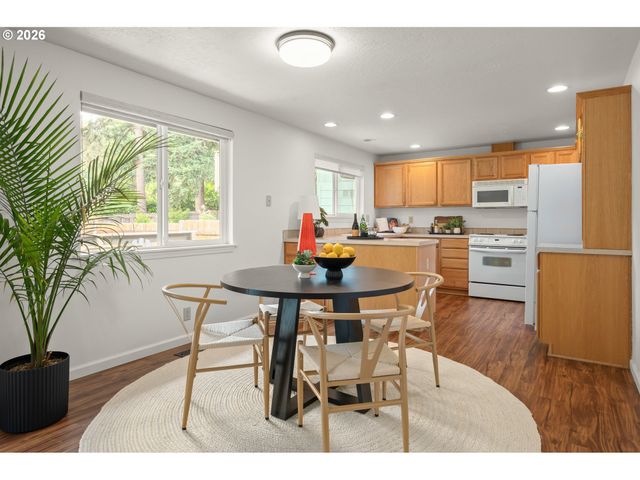 911 SNELL St, Eugene, OR 97405