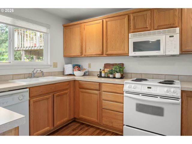 911 SNELL St, Eugene, OR 97405