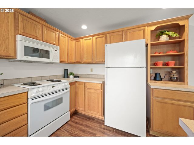 911 SNELL St, Eugene, OR 97405