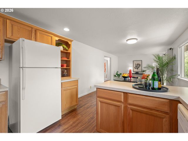 911 SNELL St, Eugene, OR 97405
