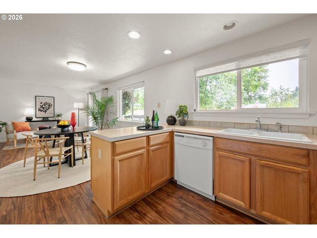 911 SNELL St, Eugene, OR 97405