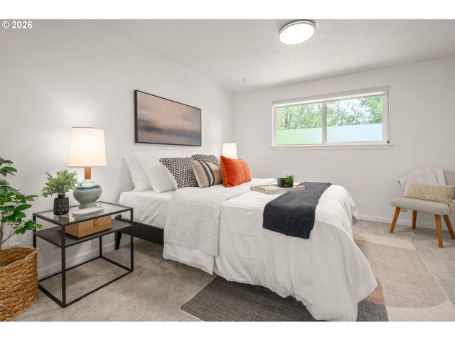 911 SNELL St, Eugene, OR 97405