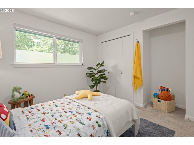 911 SNELL St, Eugene, OR 97405