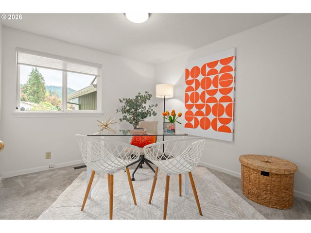 911 SNELL St, Eugene, OR 97405