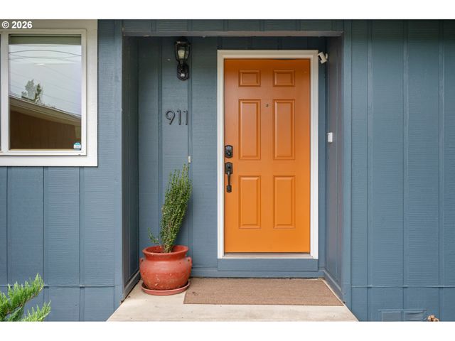 911 SNELL St, Eugene, OR 97405