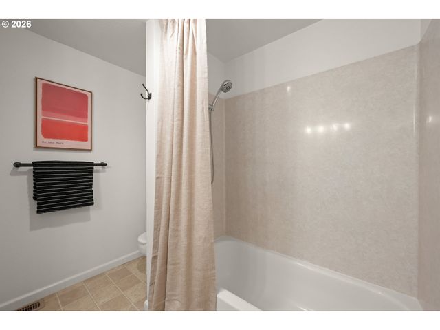 911 SNELL St, Eugene, OR 97405