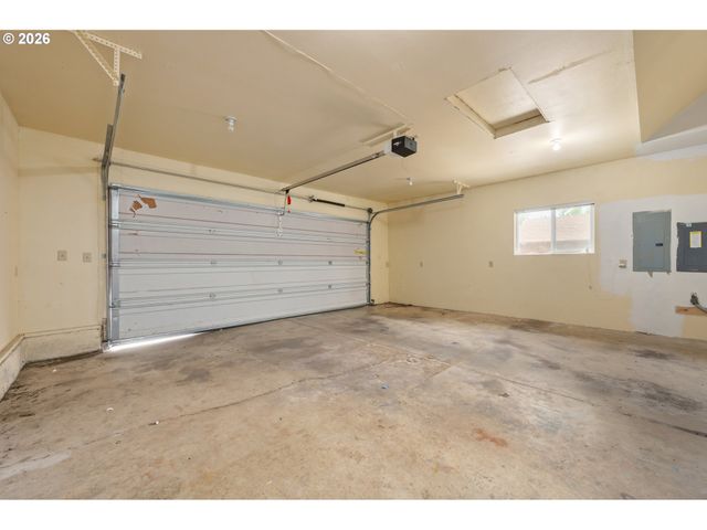 911 SNELL St, Eugene, OR 97405