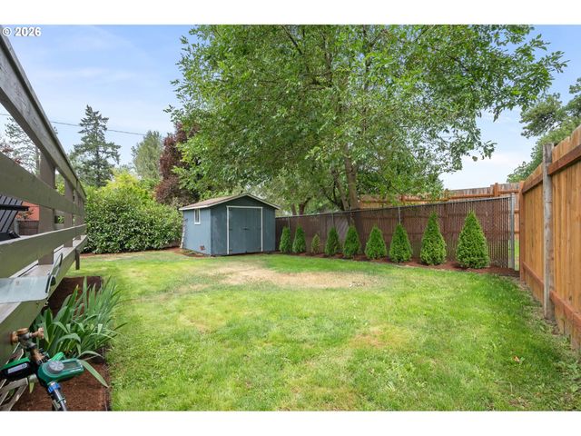 911 SNELL St, Eugene, OR 97405