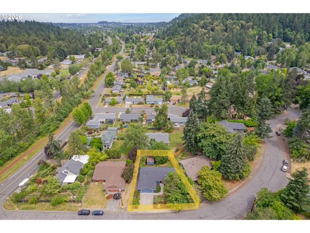 911 SNELL St, Eugene, OR 97405