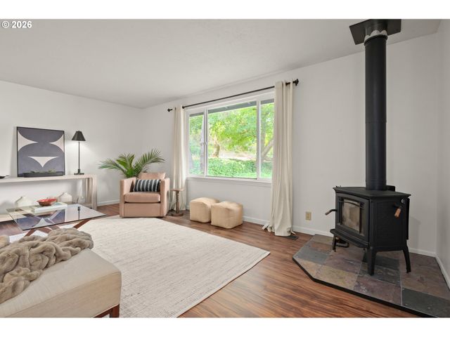 911 SNELL St, Eugene, OR 97405