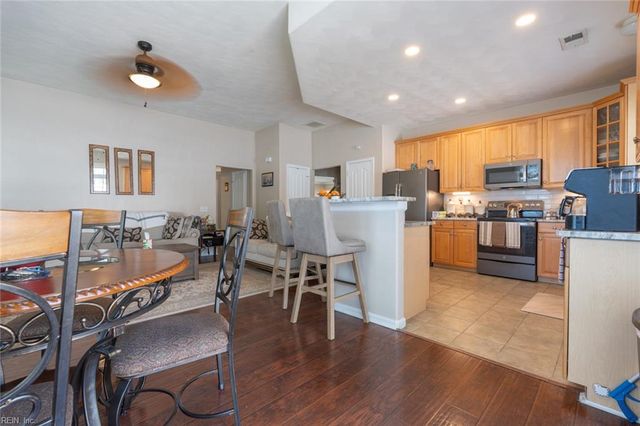 808 Monroe CT, Chesapeake, VA 23320