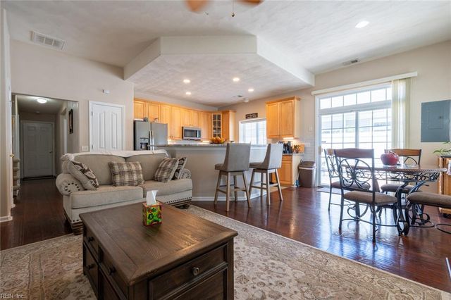808 Monroe CT, Chesapeake, VA 23320