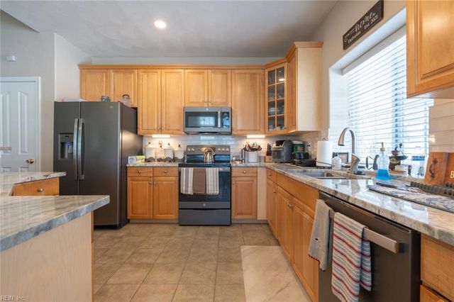 808 Monroe CT, Chesapeake, VA 23320