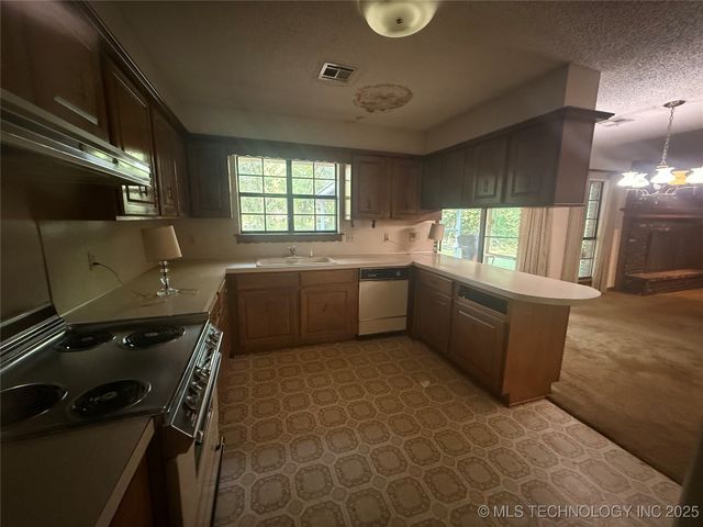 2305 Columbus, Muskogee, OK 74401