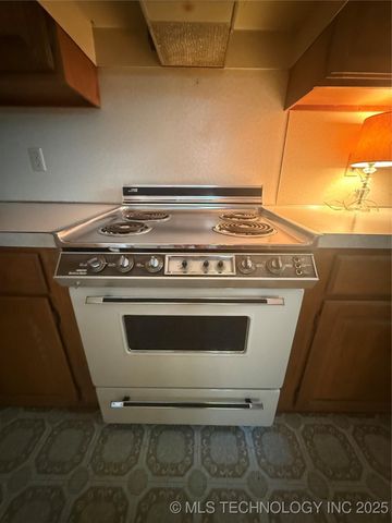 2305 Columbus, Muskogee, OK 74401