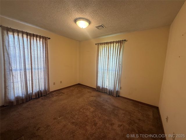 2305 Columbus, Muskogee, OK 74401