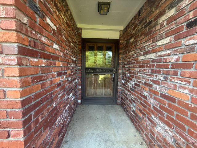 2305 Columbus, Muskogee, OK 74401