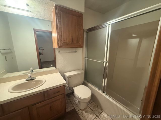 2305 Columbus, Muskogee, OK 74401