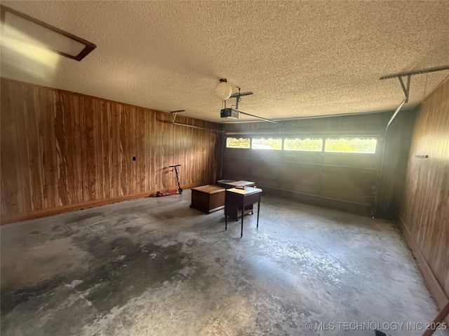 2305 Columbus, Muskogee, OK 74401