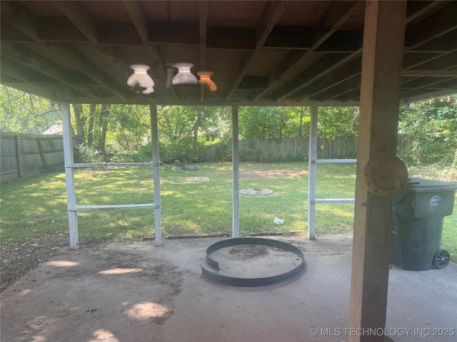 2305 Columbus, Muskogee, OK 74401