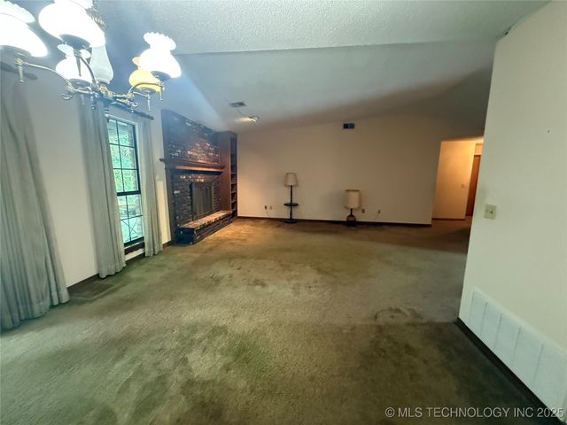 2305 Columbus, Muskogee, OK 74401