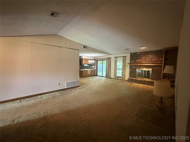 2305 Columbus, Muskogee, OK 74401