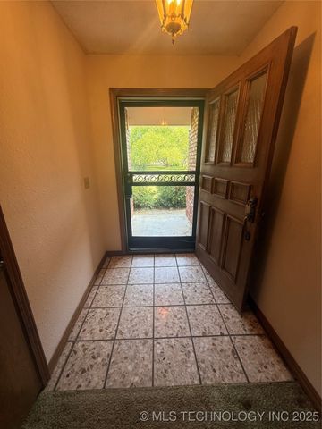 2305 Columbus, Muskogee, OK 74401