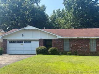 2305 Columbus, Muskogee, OK 74401