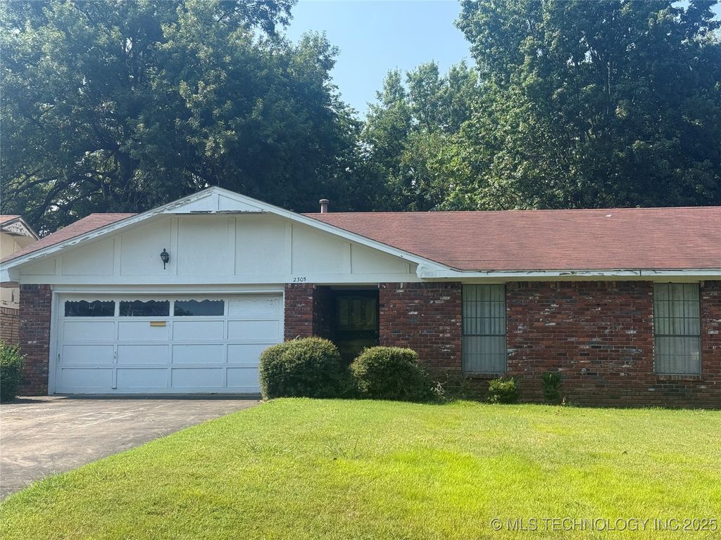 2305 Columbus, Muskogee, OK 74401