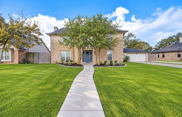 303 Old Bayou Drive, Dickinson, TX 77539