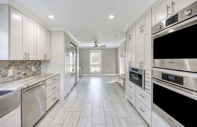 303 Old Bayou Drive, Dickinson, TX 77539