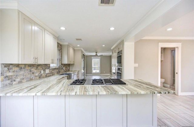 303 Old Bayou Drive, Dickinson, TX 77539