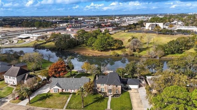 303 Old Bayou Drive, Dickinson, TX 77539