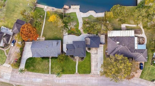 303 Old Bayou Drive, Dickinson, TX 77539