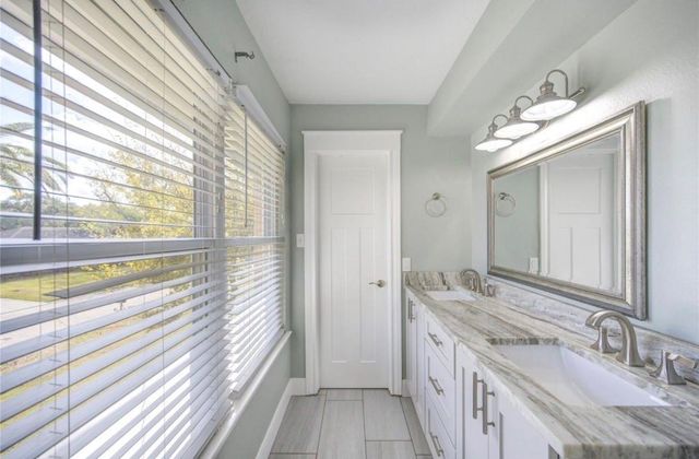 303 Old Bayou Drive, Dickinson, TX 77539