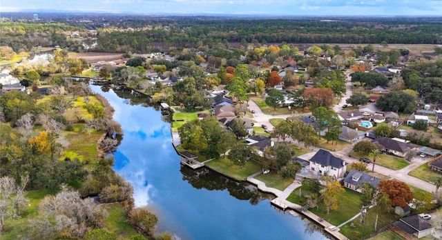 303 Old Bayou Drive, Dickinson, TX 77539