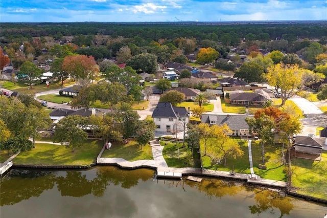 303 Old Bayou Drive, Dickinson, TX 77539