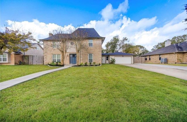 303 Old Bayou Drive, Dickinson, TX 77539