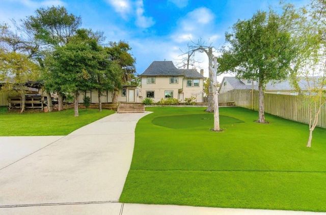 303 Old Bayou Drive, Dickinson, TX 77539