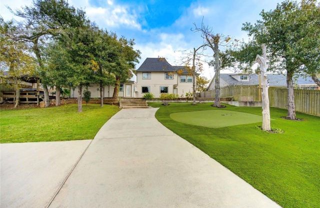 303 Old Bayou Drive, Dickinson, TX 77539