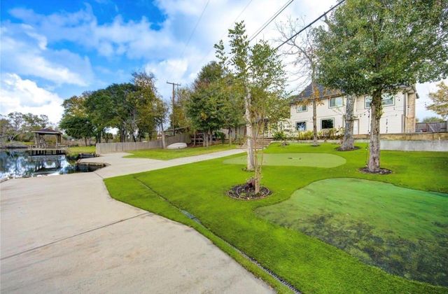 303 Old Bayou Drive, Dickinson, TX 77539