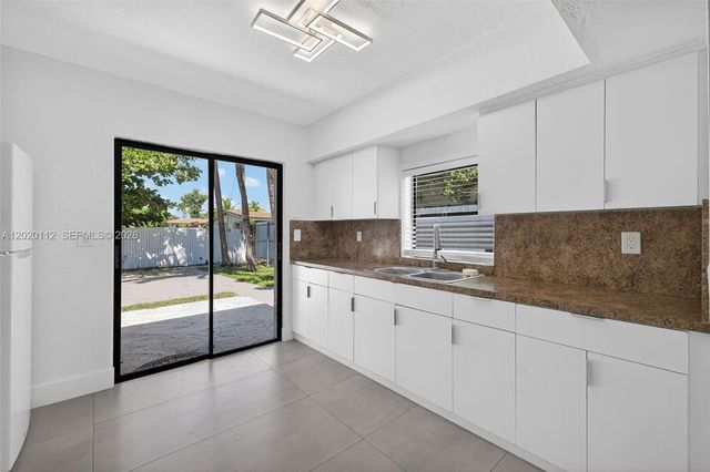 17150 NE 18th Ave 17150, North Miami Beach, FL 33162