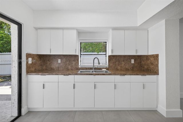 17150 NE 18th Ave 17150, North Miami Beach, FL 33162