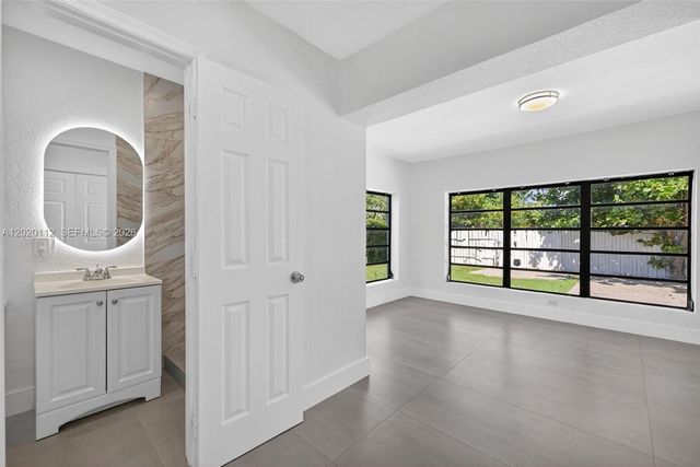 17150 NE 18th Ave 17150, North Miami Beach, FL 33162