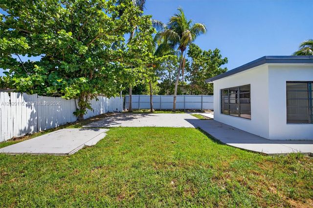 17150 NE 18th Ave 17150, North Miami Beach, FL 33162