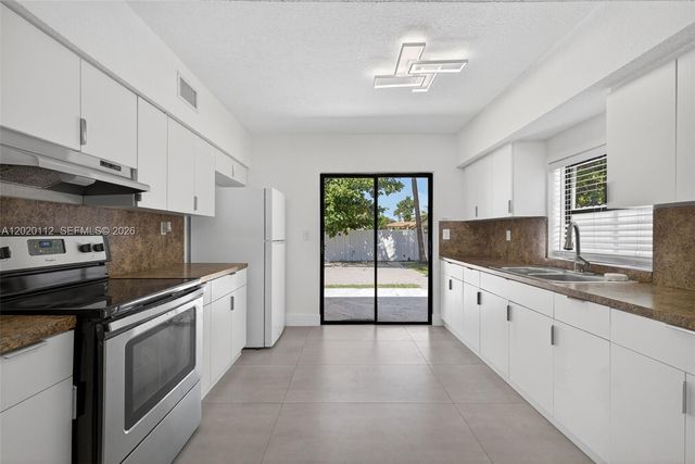 17150 NE 18th Ave 17150, North Miami Beach, FL 33162