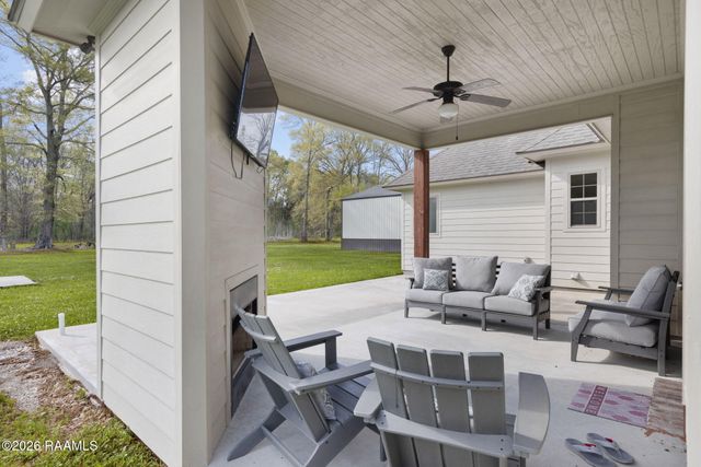 1013 Gloria Kern Drive, Breaux Bridge, LA 70517