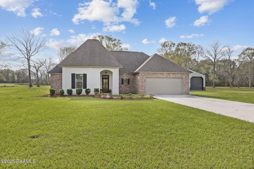 1013 Gloria Kern Drive, Breaux Bridge, LA 70517