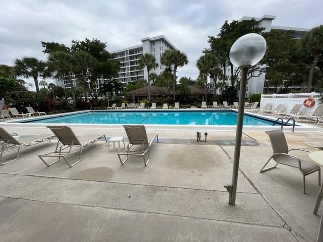 625 Oaks Drive 106, Pompano Beach, FL 33069