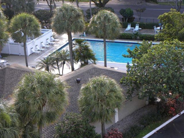 625 Oaks Drive 106, Pompano Beach, FL 33069